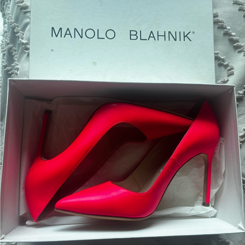 Manolo Blahnik Women's HOT PINK Heels